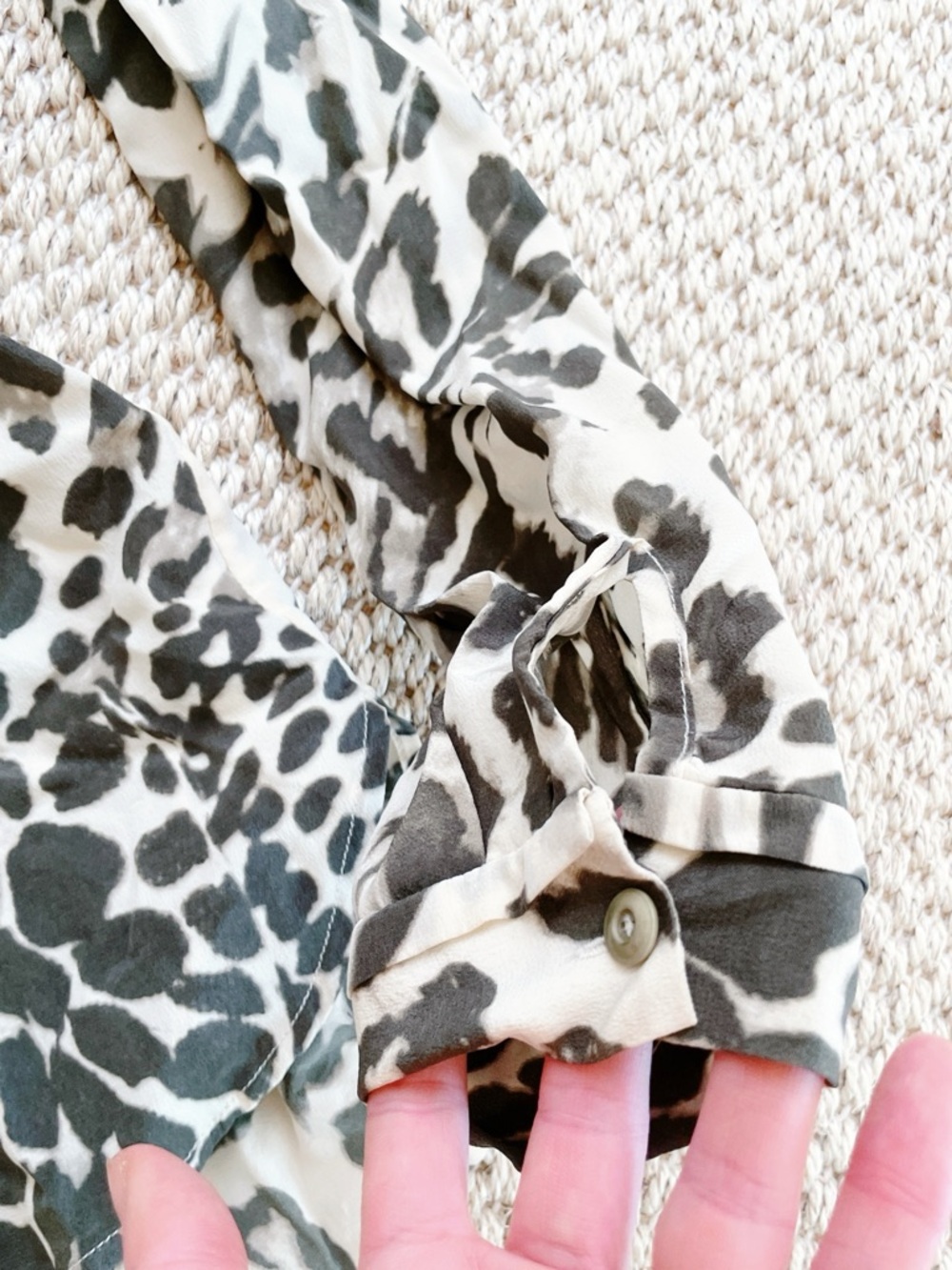 Diane von Furstenberg Silk Leopard Print Blouse Size 8 - Picture 7 of 11